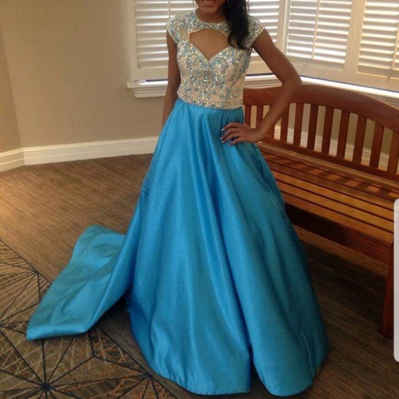 Gown - Picture 1 of 3